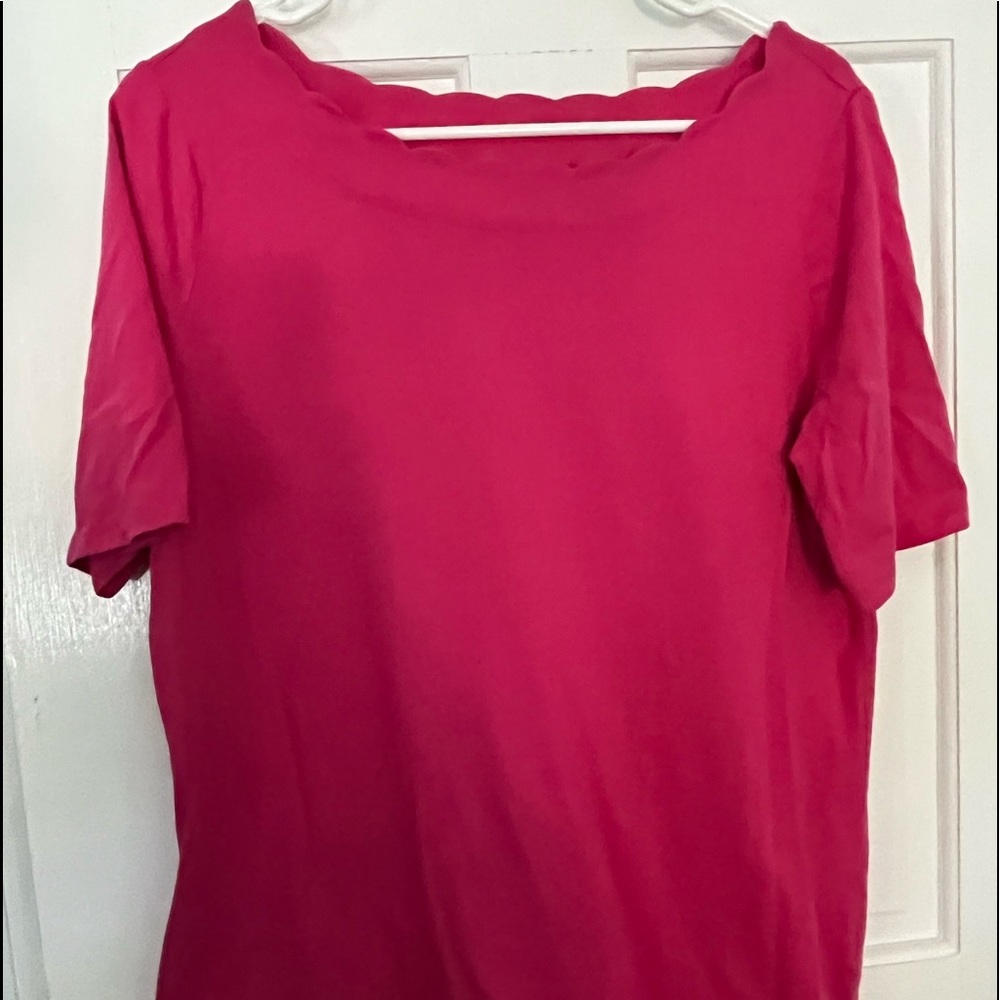 Scalloped neck